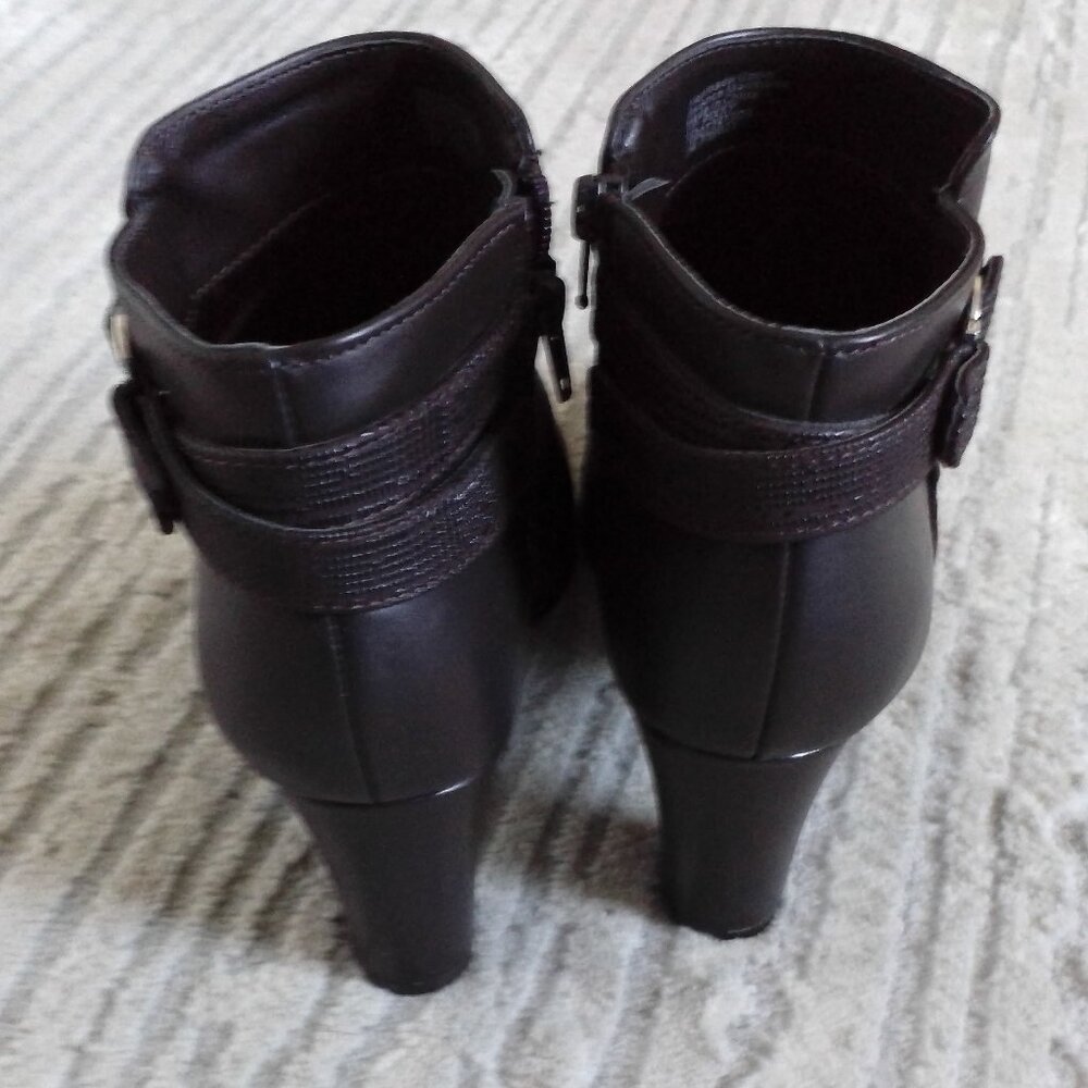 SIDE ZIP DARK BROWN  BOOTS W/SILVER HARDWARE SIZE 7 - Picture 5 of 5